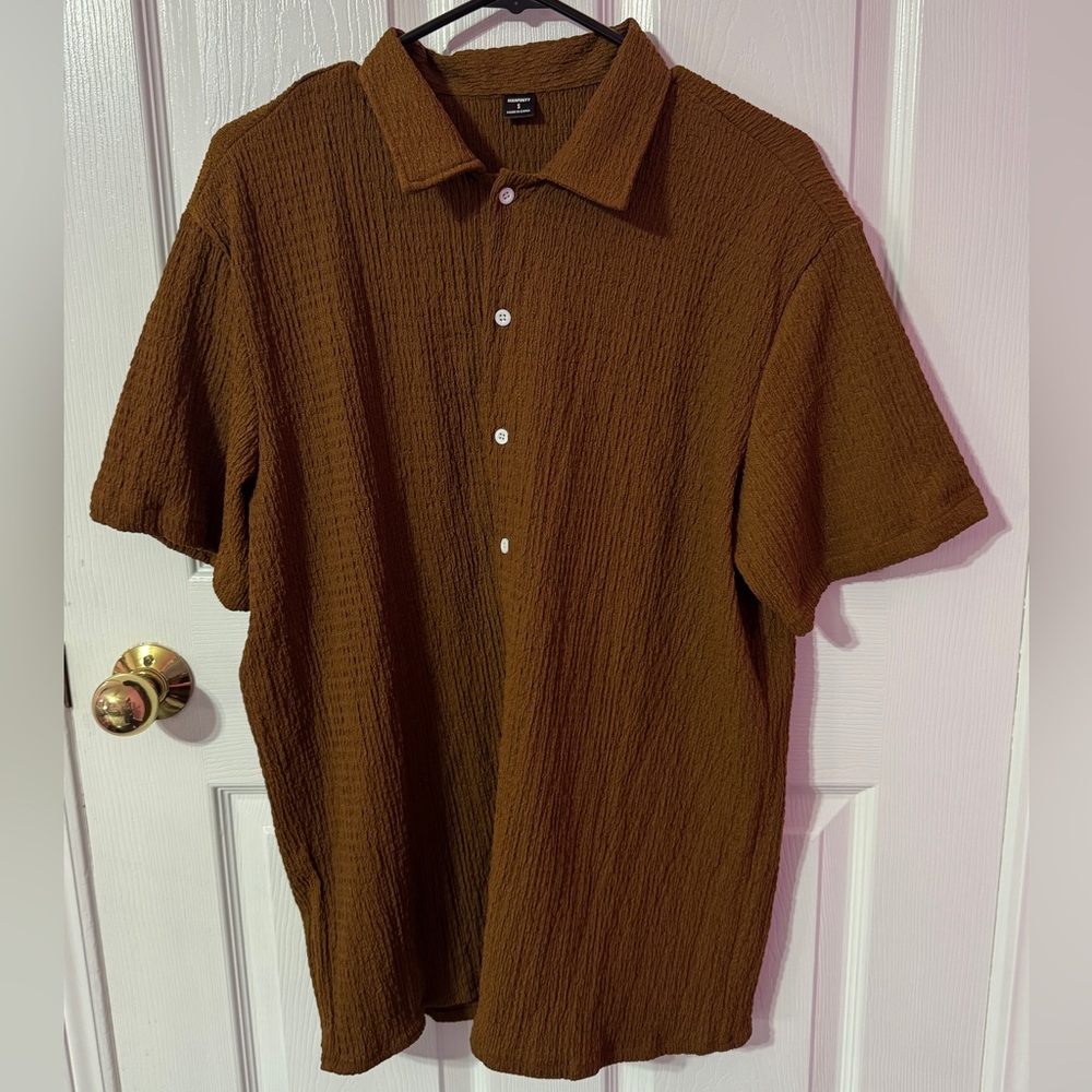 Men's Textured Button-Down Shirt in Rich Brown